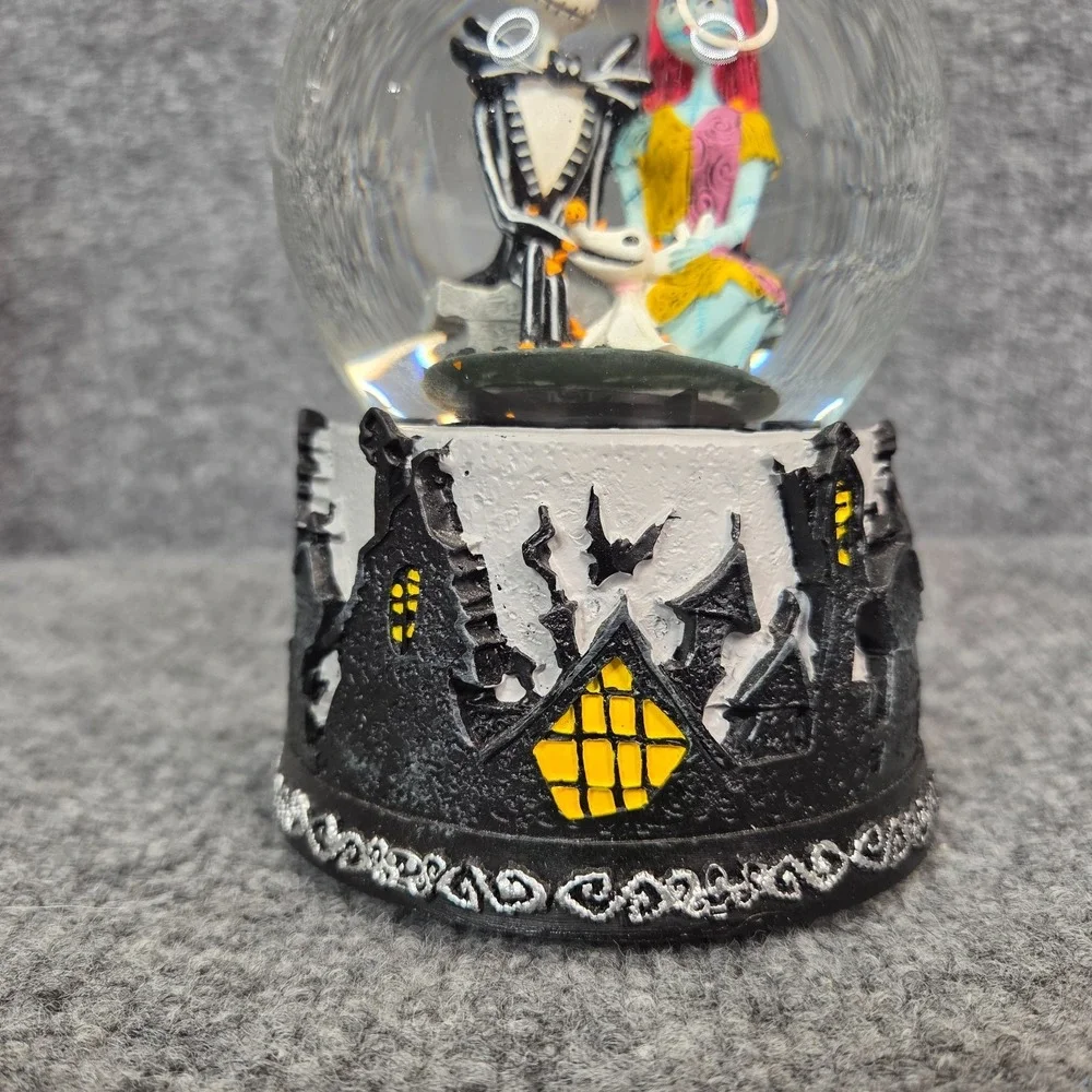 Nightmare Before Christmas THIS IS HALLOWEEN Musical Snow Globe‎ 1993 Tim Burton